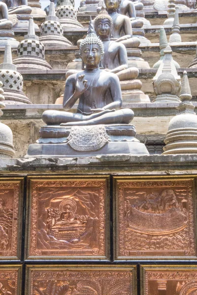 Bella Vista Delle Statue Buddha Tempio Gangaramaya Colombo Sri Lanka — Foto Stock