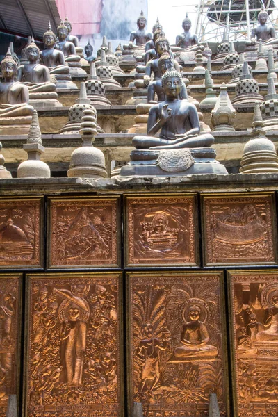 Красивый Вид Статуи Будды Gangaramaya Храм Коломбо Шри Ланка — стоковое фото