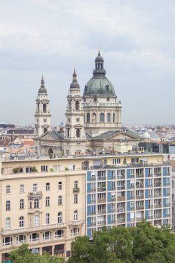 Güzel manzarasına Saint Stephen Bazilikası'na ve tarihi merkezi Budapeşte, Macaristan