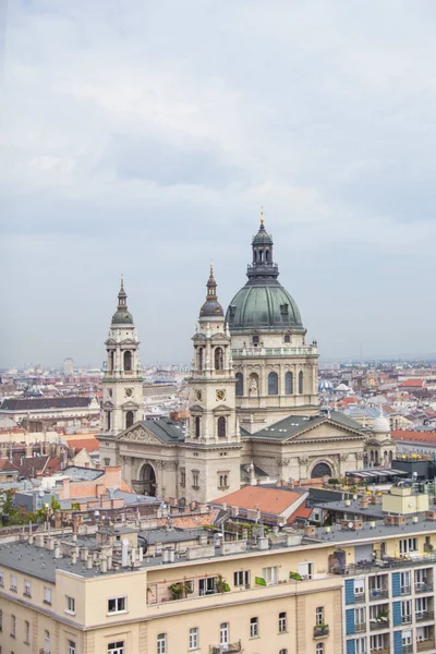 Güzel manzarasına Saint Stephen Bazilikası'na ve tarihi merkezi Budapeşte, Macaristan