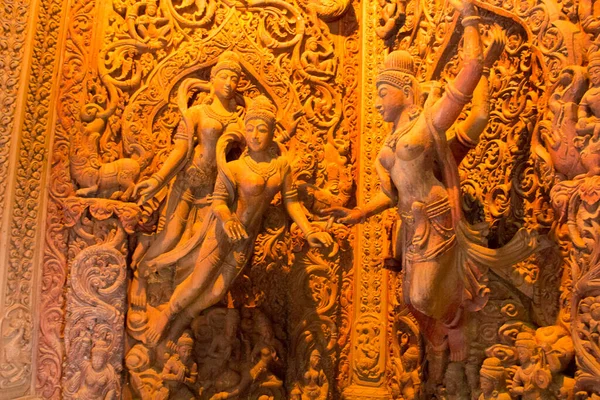 タイのパタヤにある真実の寺院の近くの仏教のインテリアの美しい景色 — ストック写真
