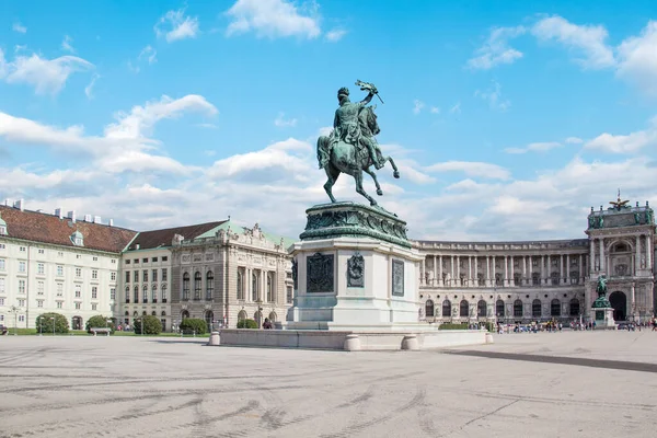Konny Pomnik Eugeniusza Sabaudzkiego Przed Krajowym Biblioteka Austrii Wiedniu — Zdjęcie stockowe
