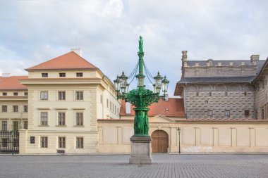 Çek Cumhuriyeti Prag 'daki bronz heykelin güzel manzarası