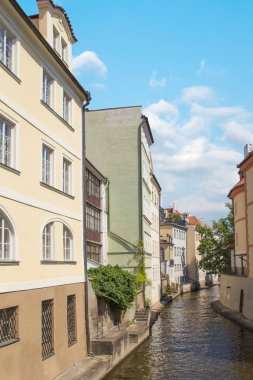 Çek Cumhuriyeti Prag 'daki Chertovka Nehri' nin güzel manzarası