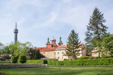 Çek Cumhuriyeti Prag 'daki Petrin Kulesi' nin güzel manzarası