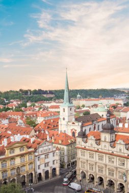 Güzel manzarasına kiremitli çatıları, Prag'ın tarihi bölgesinde, Çek Cumhuriyeti