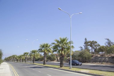 Kıbrıs Rum Kesimi 'nin Larnaka kentindeki yol manzarası güzel.