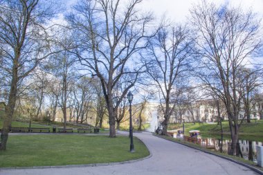 Vermanes Bahçe, Riga, Letonya Riga kanalda güzel bir görünümü