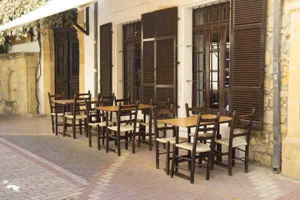 位于塞浦路斯尼科西亚市中心的历史建筑和咖啡馆美景 — 图库照片