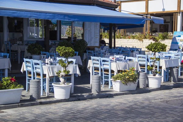 stock image Nice view of the historic buildings and cafes in the center of Larnaca, Cyprus