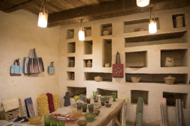 Mısır 'ın Siwa Oasis kentindeki eski şehrin merkezinde hatıra ticareti