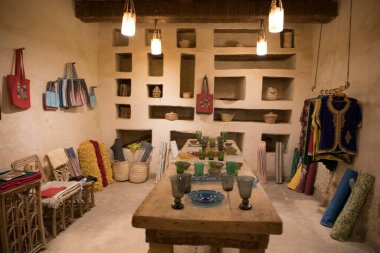 Mısır 'ın Siwa Oasis kentindeki eski şehrin merkezinde hatıra ticareti