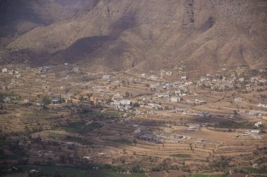 Dağ flamalar ve terasların yemen güzel görünüm