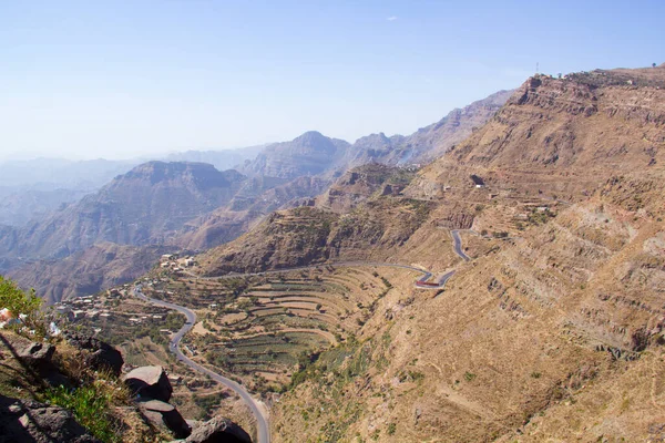 Dağ flamalar ve terasların yemen güzel görünüm