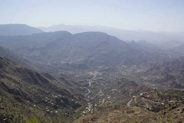 Dağ flamalar ve terasların yemen güzel görünüm