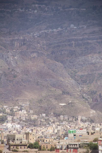 Tipik Yemen mimarisinin güzel manzarası