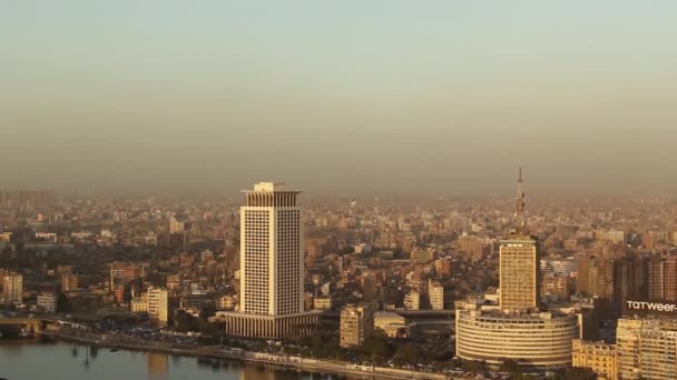 이집트 카이로의 카이로 타워에서 바라본 카이로 중심부의 아름다운 — 비디오