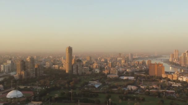 エジプト カイロのカイロタワーからカイロとザマレク島の中心部の美しい景色 — ストック動画