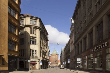 RIGA, LATVIA - 21 Mayıs 2017 'de Riga, Letonya' da Riga şehir merkezinin güzel manzarası