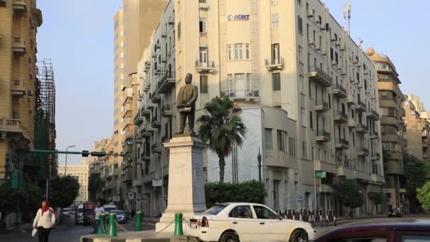 Kairo Egypt Grudzień 2021 Statua Talaat Harb Wiodącego Ekonomisty Egipskiego — Wideo stockowe