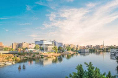 Mısır, Kahire 'de rıhtımdaki binaların güzel manzarası