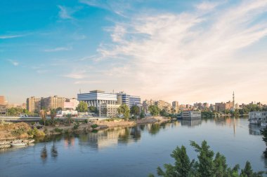Mısır, Kahire 'de rıhtımdaki binaların güzel manzarası