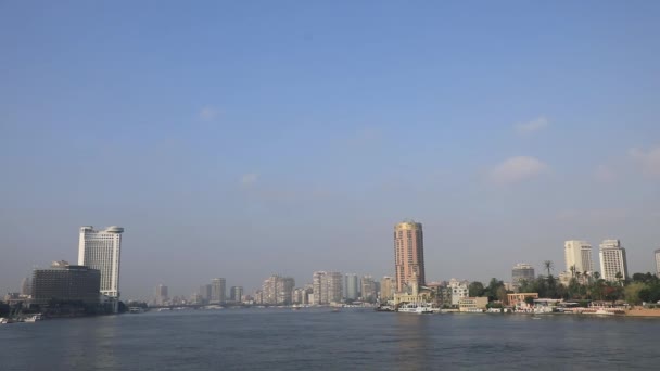 이집트 카이로의 강변에 건물들의 아름다운 — 비디오