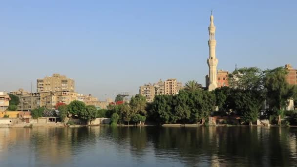 Gyönyörű Kilátás Nyílik Épületekre Vízparton Kairóban Egyiptom — Stock videók