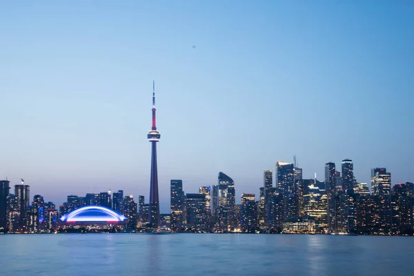 カナダ トロントのロジャースセンターとCnタワーの美しい景色 ストック画像