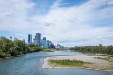 Calgary, Kanada 'daki şehir merkezinin güzel manzarası