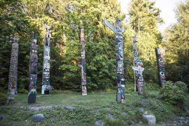Kanada, Vancouver 'daki Stanley Park' taki Totem Kutbu 'nun güzel manzarası