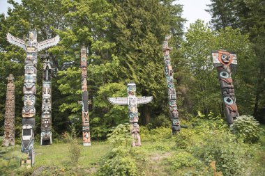Kanada, Vancouver 'daki Stanley Park' taki Totem Kutbu 'nun güzel manzarası