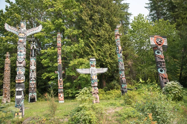 stock image Beautiful view of the Totem Pole in Stanley Park in Vancouver, Canada