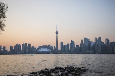 Kanada Toronto 'daki Rogers Center ve CN Tower' ın güzel manzarası