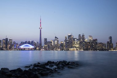 Kanada Toronto 'daki Rogers Center ve CN Tower' ın güzel manzarası