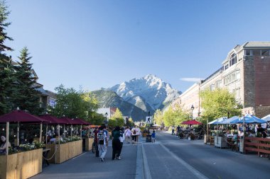 Banff, Kanada 'daki güzel cadde manzarası