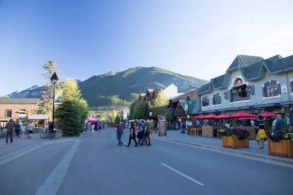 Banff, Kanada 'daki güzel cadde manzarası