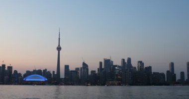 Kanada Toronto 'daki Rogers Center ve CN Tower' ın güzel manzarası