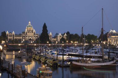 Victoria, Kanada 'daki Parlamento Binaları ve Victoria İç Limanı' nın güzel manzarası
