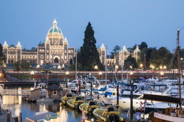 Victoria, Kanada 'daki Parlamento Binaları ve Victoria İç Limanı' nın güzel manzarası