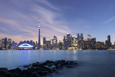 Kanada Toronto 'daki Rogers Center ve CN Tower' ın güzel manzarası