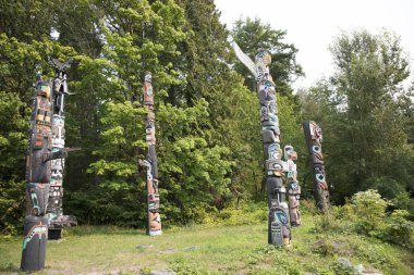 Kanada, Vancouver 'daki Capilano Köprü Parkı' ndaki Totem Kutbu 'nun güzel manzarası