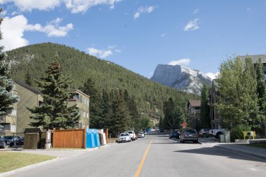 Banff, Kanada 'daki güzel cadde manzarası