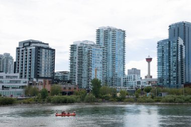 Calgary, Kanada 'daki şehir merkezinin güzel manzarası