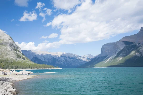 Bella Vista Sul Lago Minnewanka Nel Banff National Park Canada Foto Stock Royalty Free