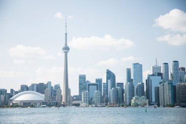 Kanada Toronto 'daki Rogers Center ve CN Tower' ın güzel manzarası