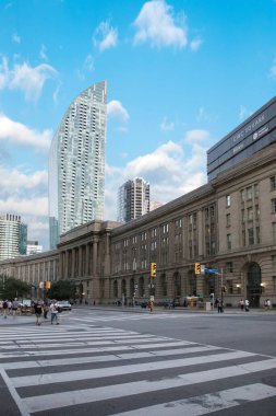 Toronto, Kanada 'daki gece caddelerinin güzel manzarası