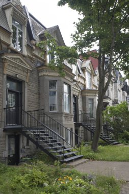 Montreal, Kanada 'daki Plateau-Mont-Royal sokaklarının güzel manzarası