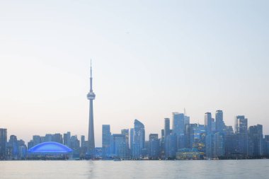 Kanada Toronto 'daki Rogers Center ve CN Tower' ın güzel manzarası