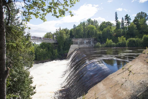 Kanada 'daki Montmorency Şelalesinin güzel manzarası
